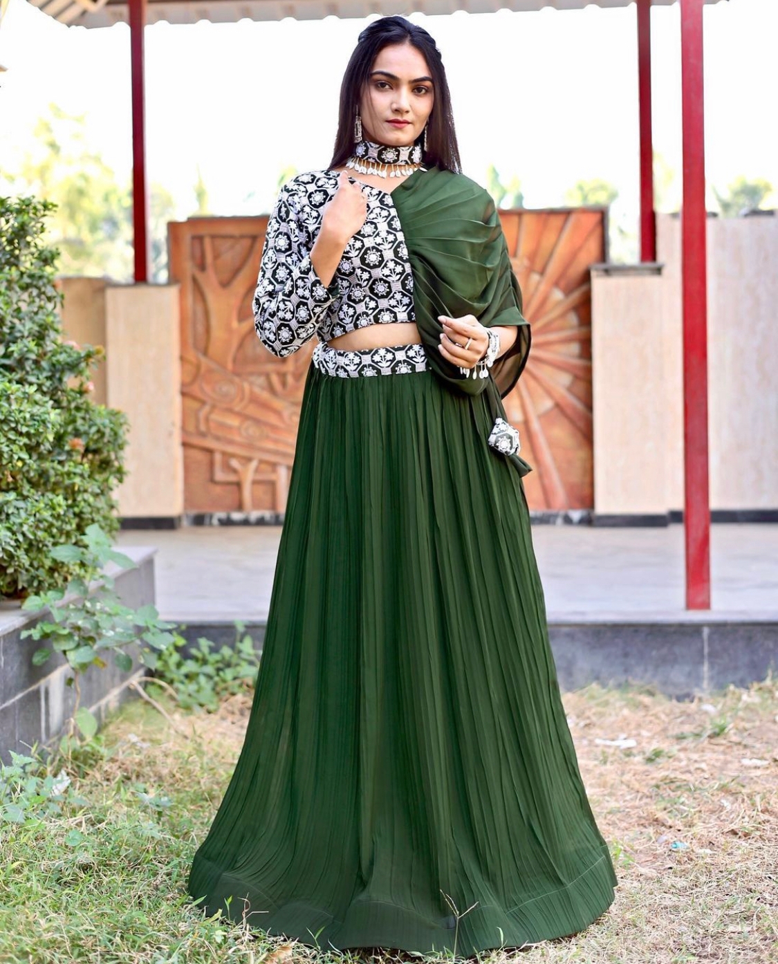 Pin by Anju Bansal on Annie collection | Indian fashion dresses, Indian  gowns dresses, Indian outfits lehenga