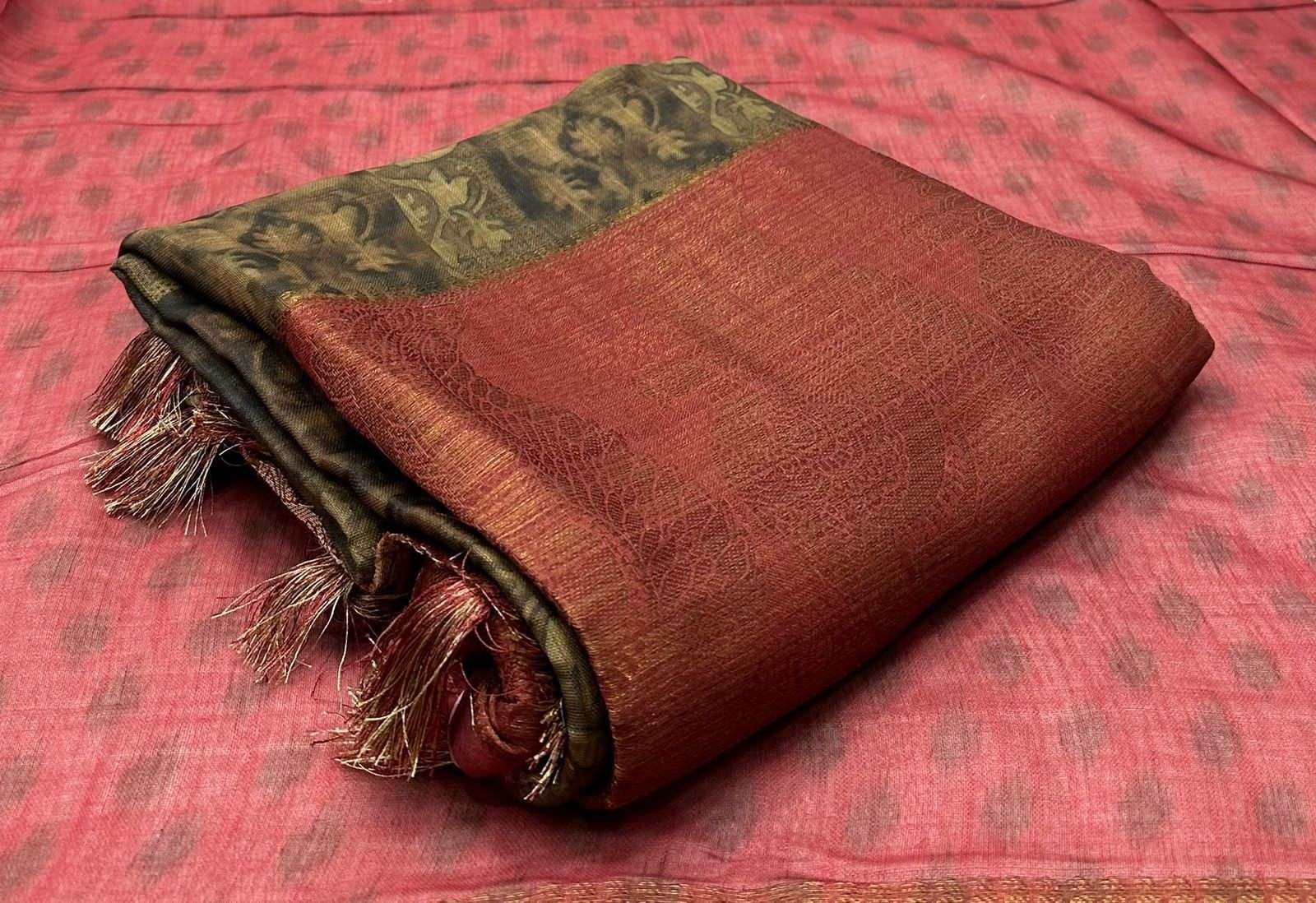 Classy Weaving Linen Digital Printed Fancy Weaving Border Saree Wholesale Rate