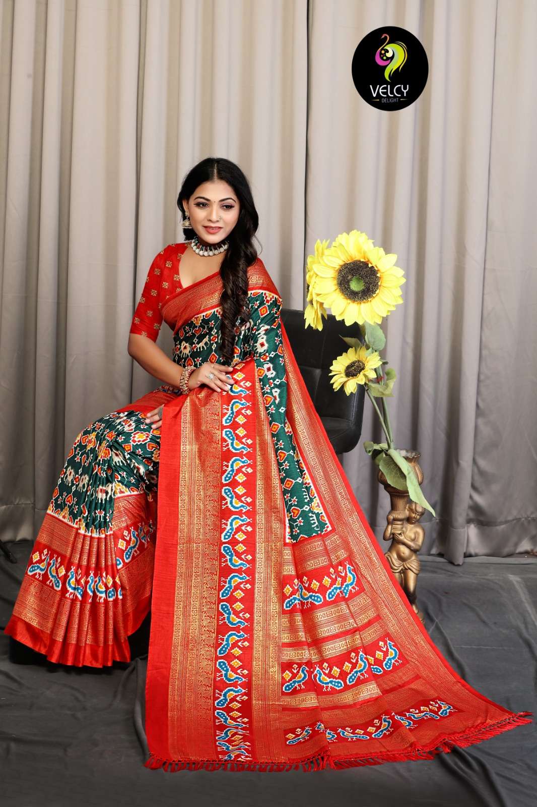 Traditional Rajkot Red Black Gala Border Patola Saree in  Raipur-Chhattisgarh at best price by Rajkoti Patola - Justdial