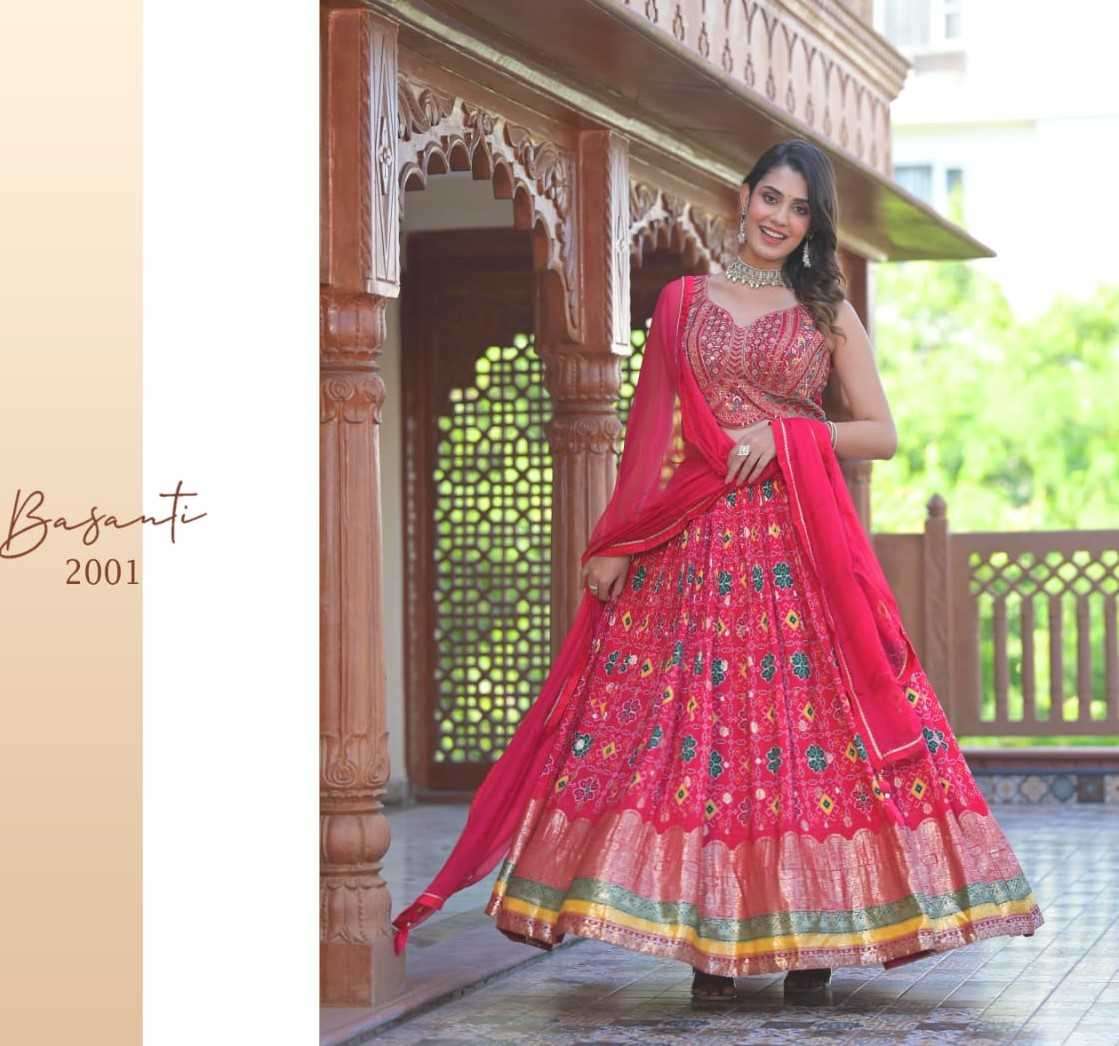 15 Best bridal lehenga shops in Mumbai, Santacruz to find your dream bridal  lehenga in Mumbai | Bridal Wear | Wedding Blog