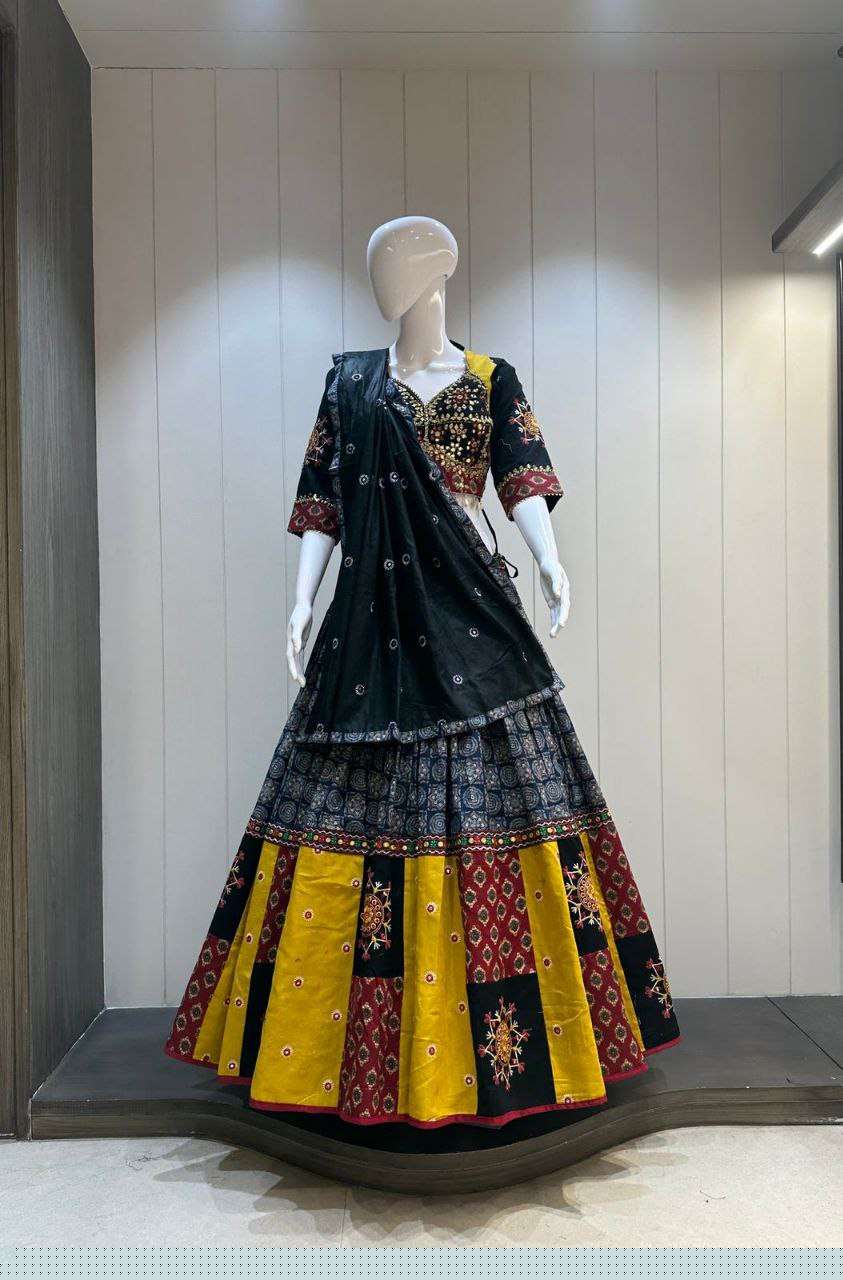 CHANIYA CHOLI POPULAR WOMENS GARBA DRESS FOR NAVRATRI ONLINE RESELLER SURYA ASR