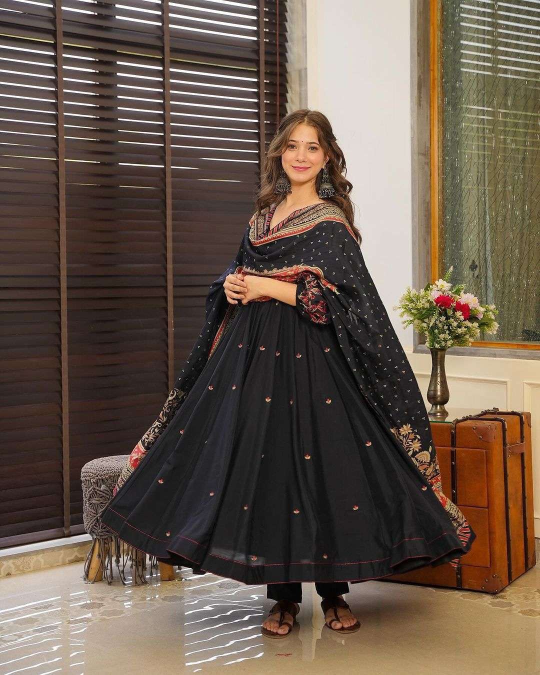 FESTIVAL PRETTY READYMADE BLACK ANARKALI GOWN SUIT DEALER SHOP LADY