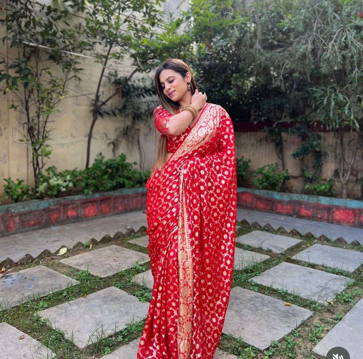 GEORGETTE FABRIC WITH Jacquad BUTTI ALL OVER SAREE 