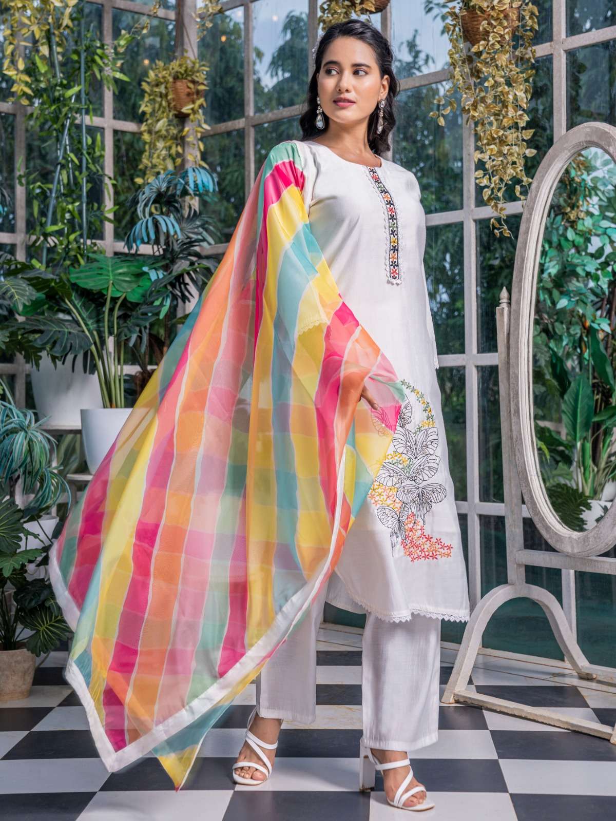KIANA FASHION PRETTY SALWAR SUIT FOR LADIES PARTY WEAR CLOTH SURAT AKSHAR