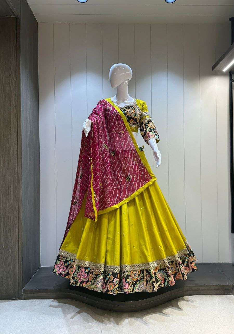 NAVRATRI FESTIVAL CLOTHE DESIGNER CHANIYA CHOLI COLLECTION ANAMIKA  
