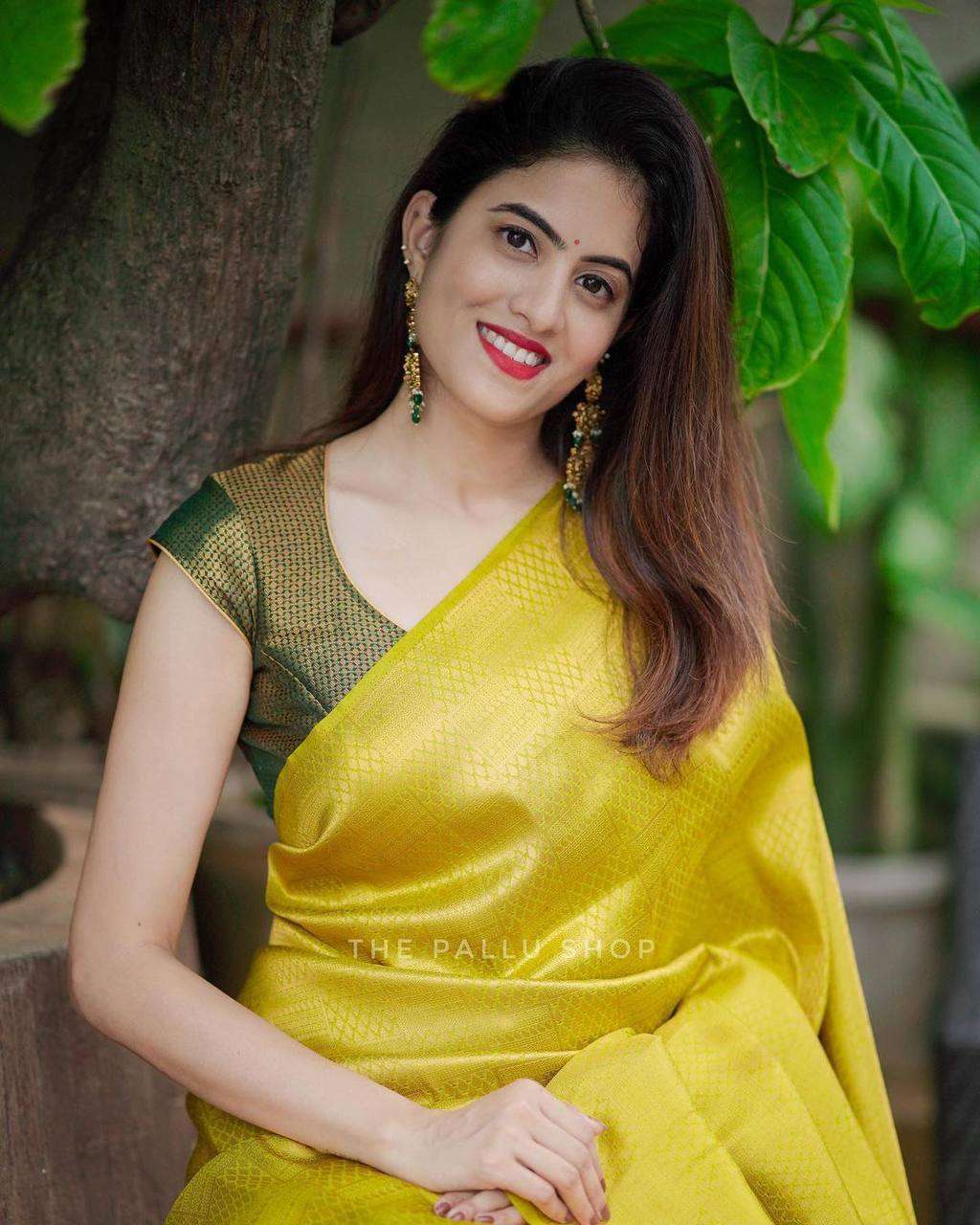 Buy Yellow Banarasi Cotton Silk Woven Floral And Geometric Zari Saree For  Women by Nazaakat by Samara Singh Online at Aza Fashions.