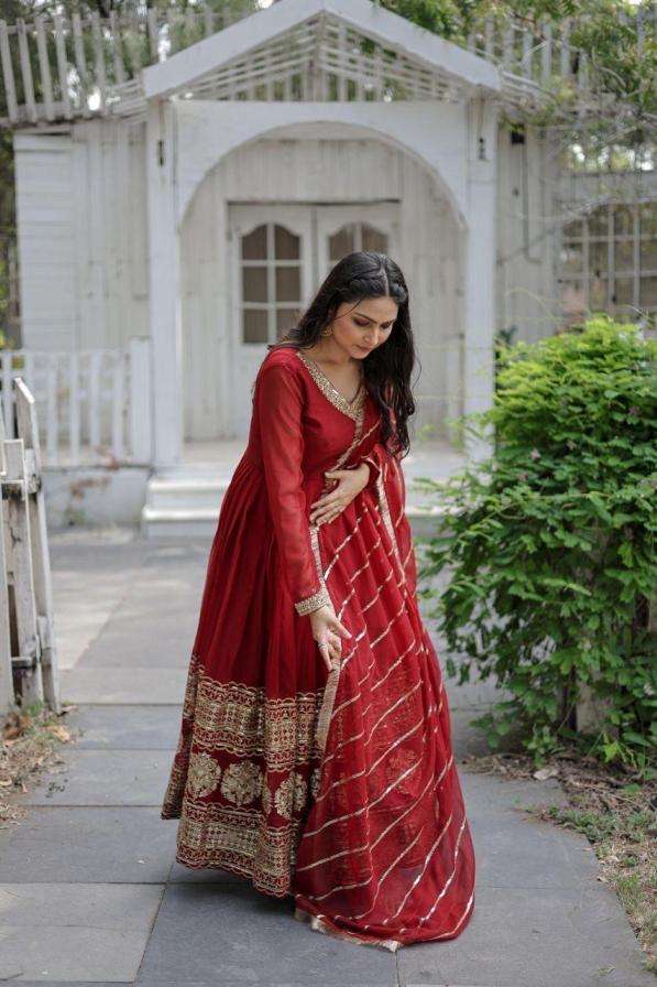 TRADITIONAL LOOK LONG ANARKALI STYLE BLOOMING FABRIC READYMADE SUITS LW 9150